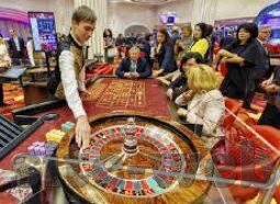 抢庄斗牛牛棋牌财神-抢庄斗牛，财神降临的棋牌盛宴